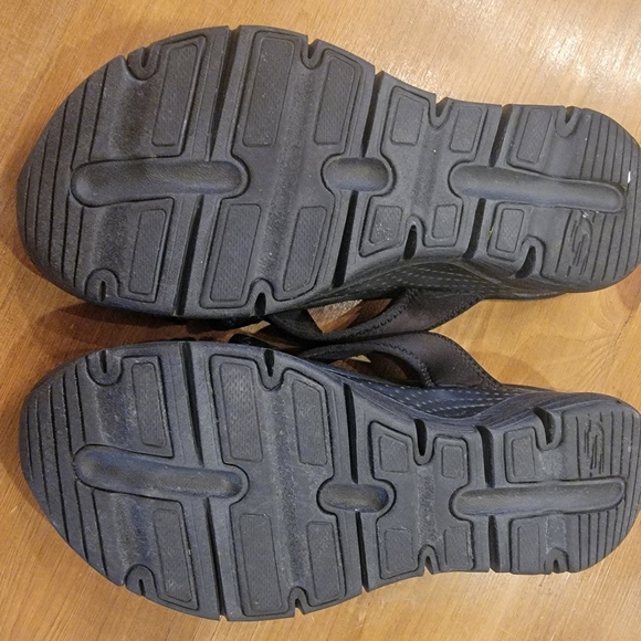 Sketchers Arch Fit - Picture 3 of 3